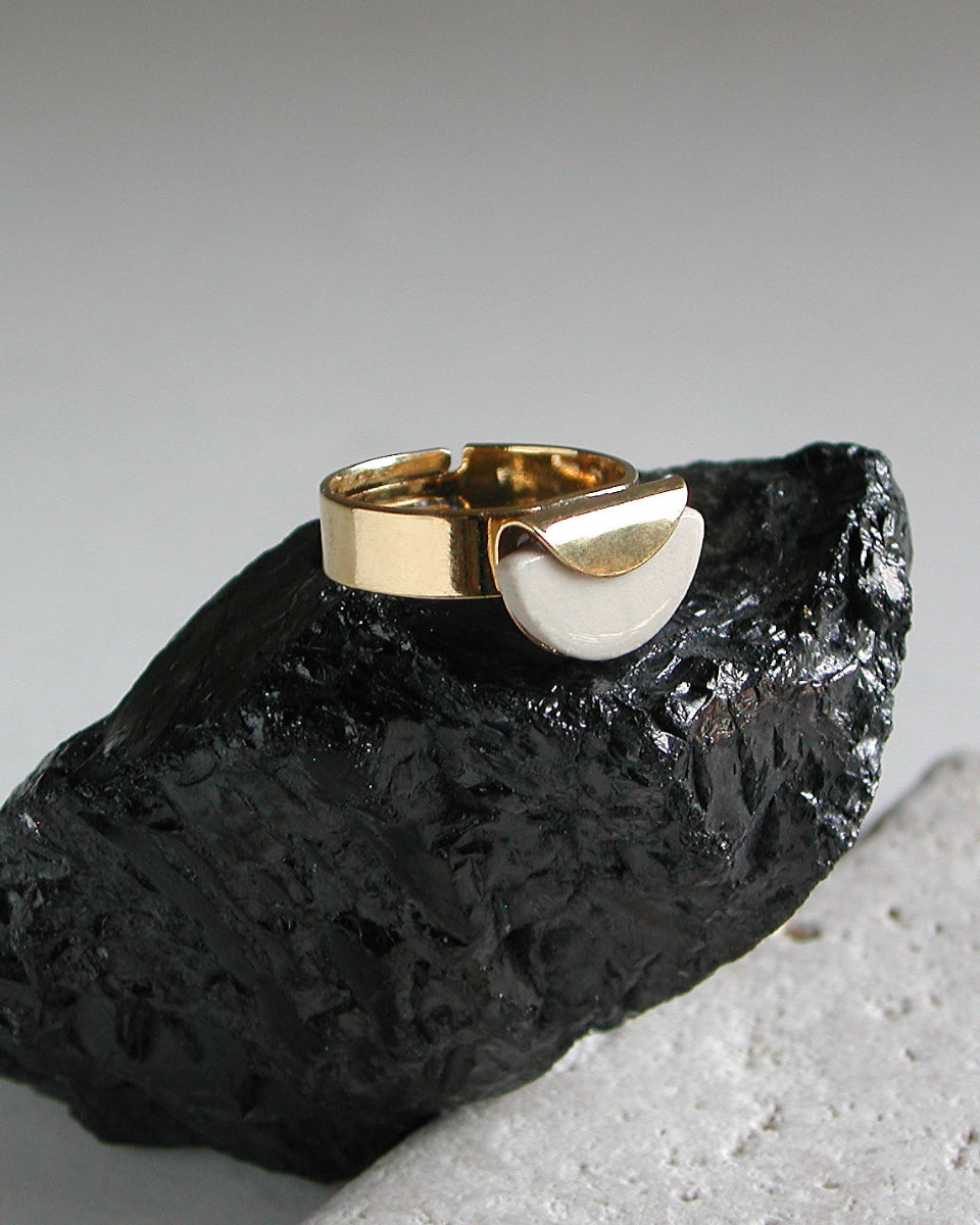 bague lydie smith forme graphique ligne pure et bijou contemporain