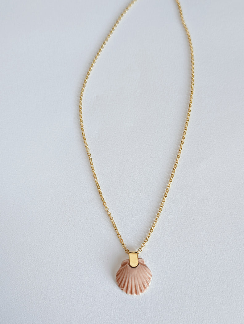 collier forme de coquilla saint jaques