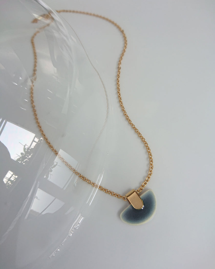 Collier LEO